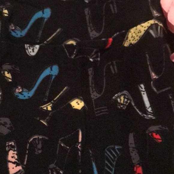 NWT LuLaRoe leggings with cute shoe pattern - Picture 2 of 2